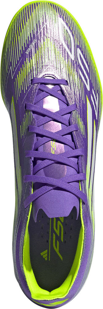 F50 プロ TF スパイク / ターフ用 トレーニングシューズ