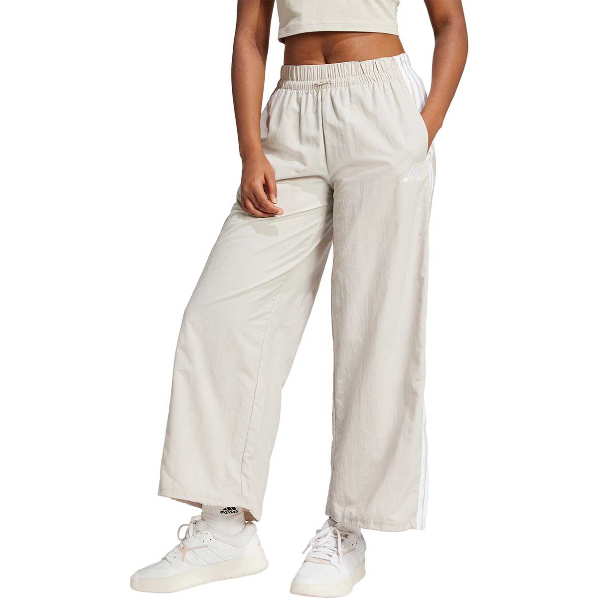 レディース マルチスポーツウインドウェア エッセンシャルズ スリーストライプスロングパンツ