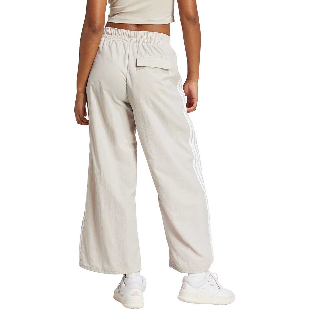 レディース マルチスポーツウインドウェア エッセンシャルズ スリーストライプスロングパンツ