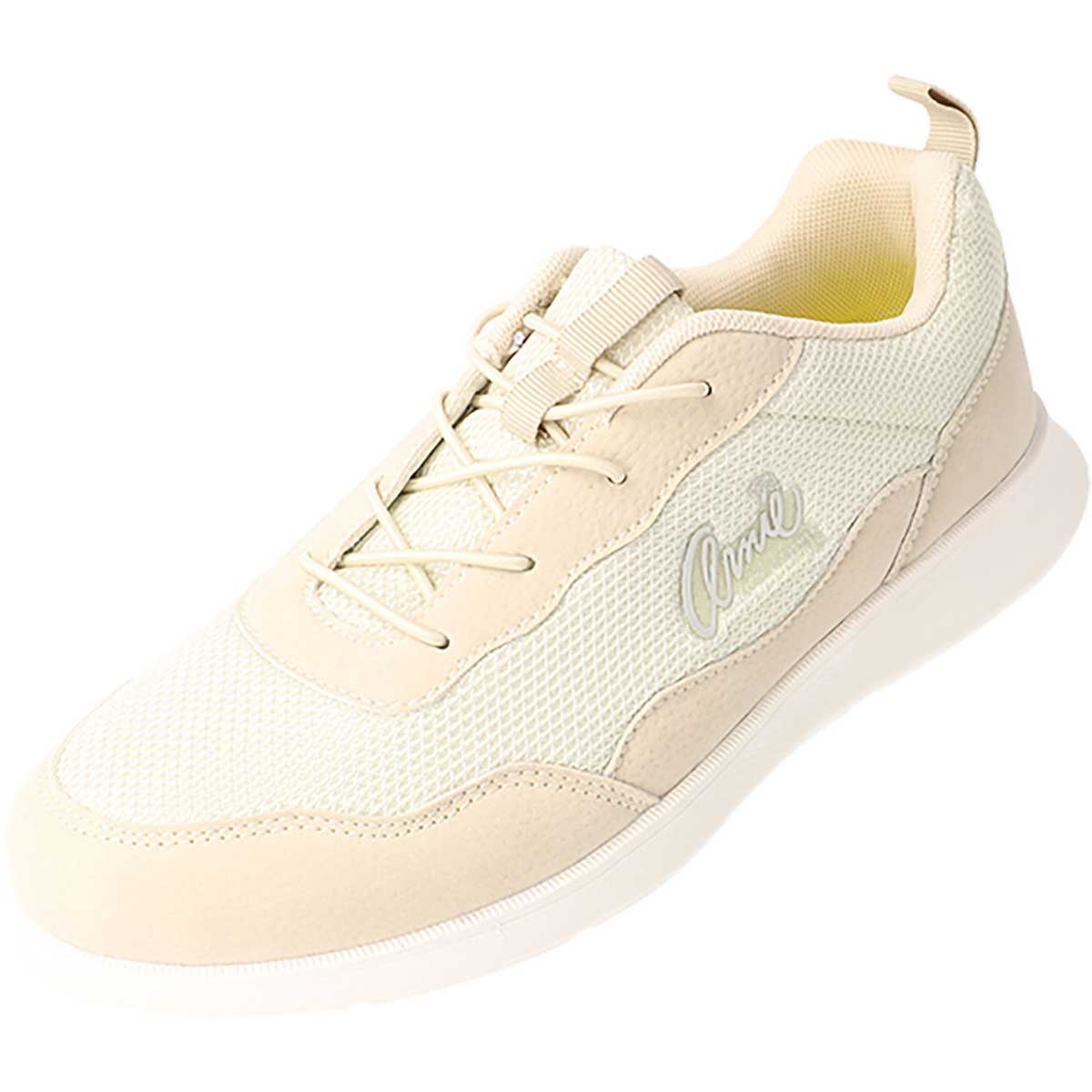 Lightweight mesh slip-ons